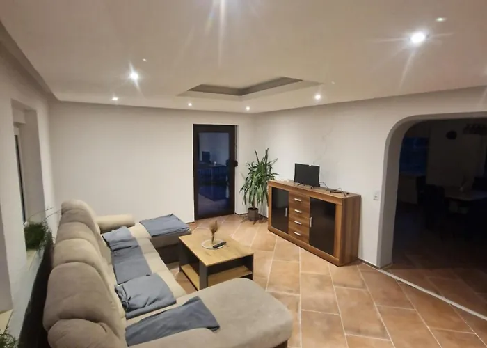 Schlossstrasse 11 Tatil Evi *